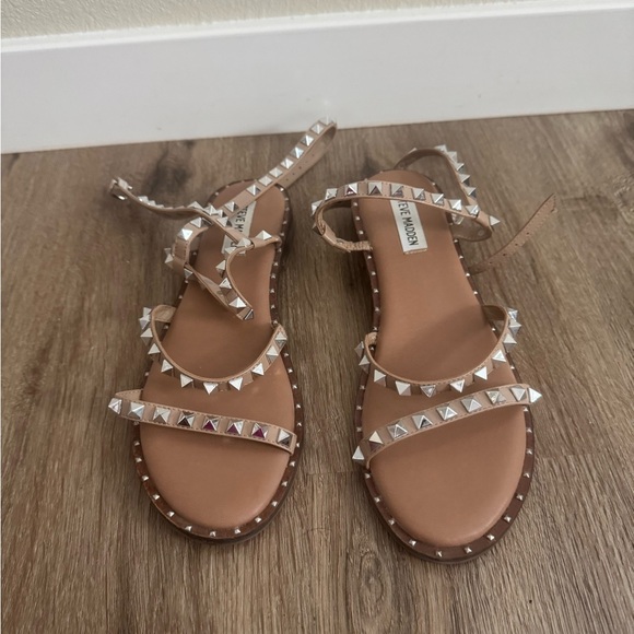 Steve Madden Tan Studded Sandals Flat Strappy - Picture 2 of 5